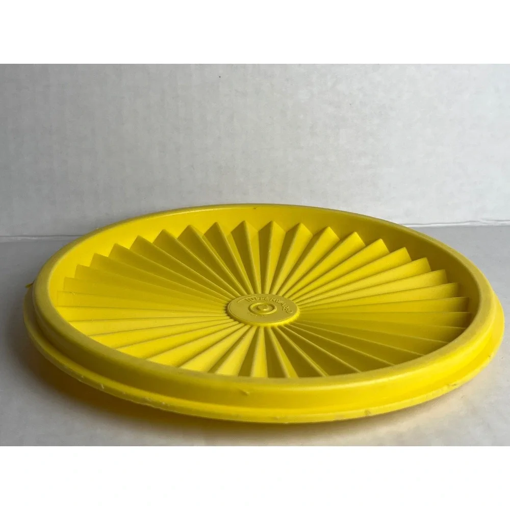 Tupperware Vintage Yellow Sunburst Lid Replacement 808-42 Accordion Pleated 6.5